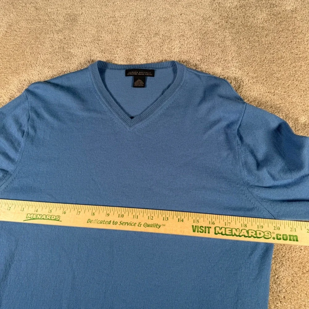 Banana Republic V-Neck Sweater Mens L Blue‎ Extra Fine Italian Merino Wool READ